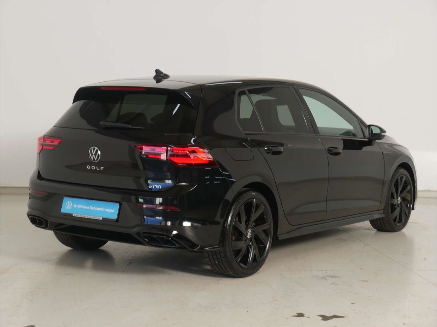 Volkswagen Golf 2024 г. Чёрный, пробег 15839 км
