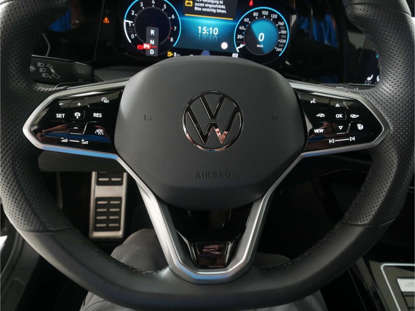 Volkswagen Golf 2024 г. Чёрный, пробег 15839 км