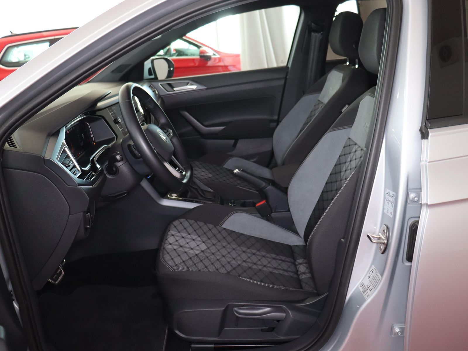 Volkswagen Taigo 2025 г. Серебристый, пробег 25255 км