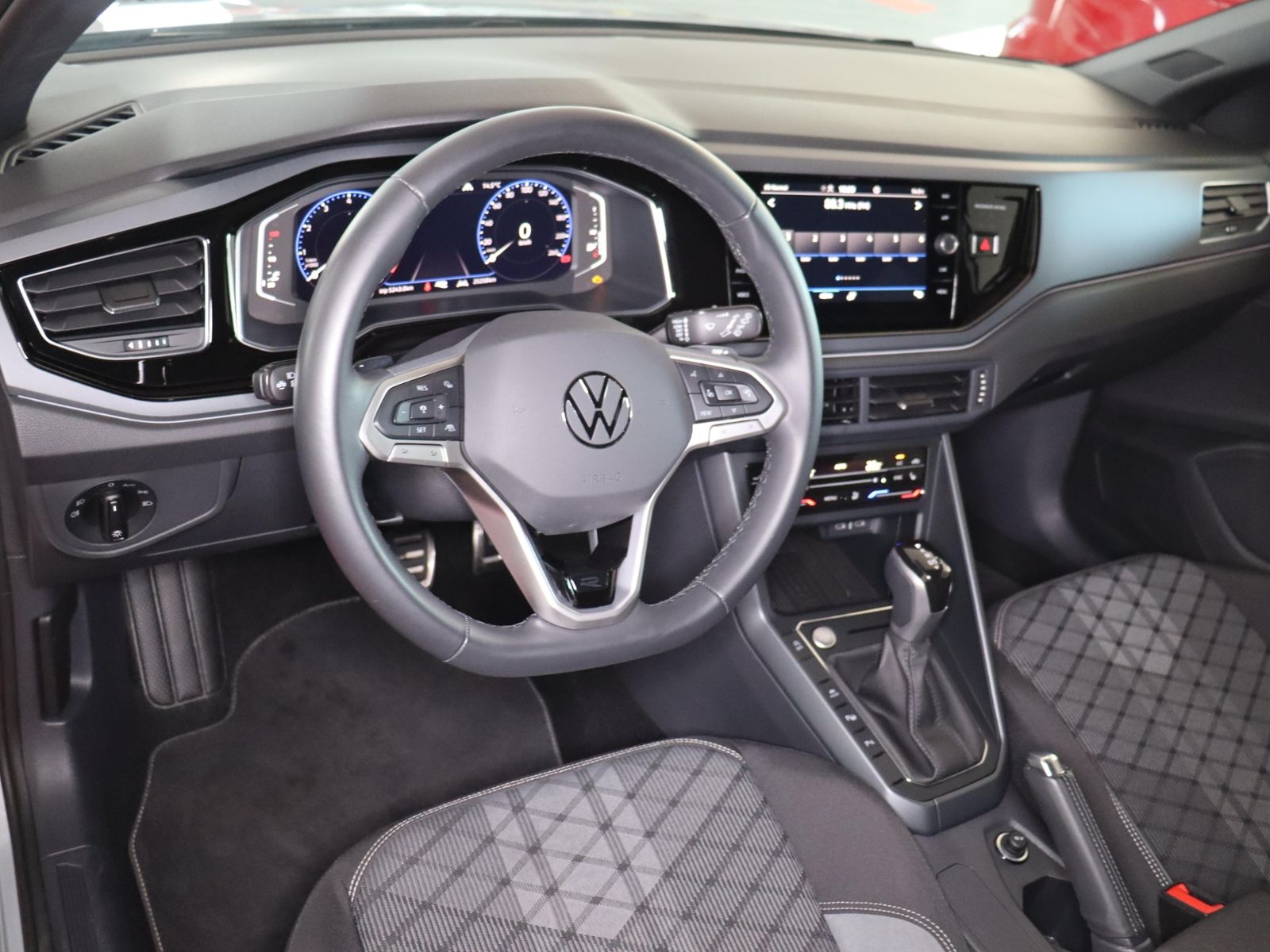 Volkswagen Taigo 2025 г. Серебристый, пробег 25255 км