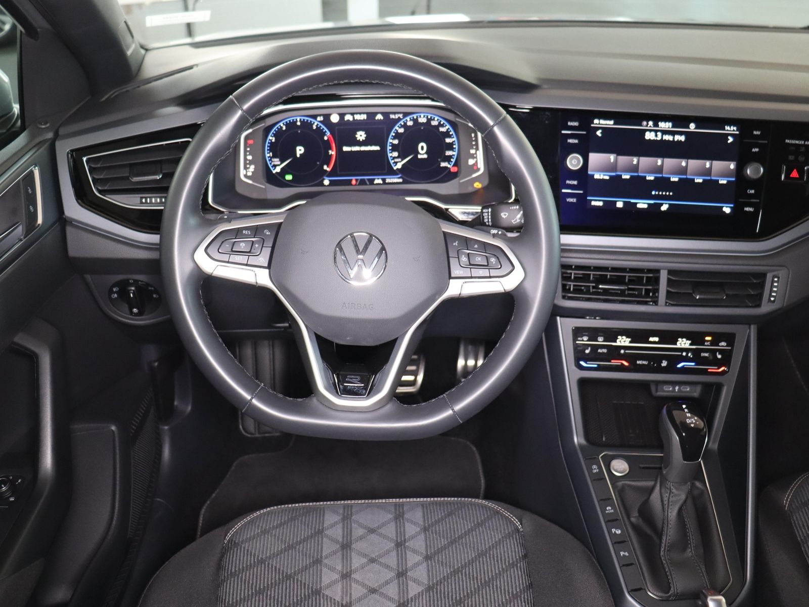 Volkswagen Taigo 2025 г. Серебристый, пробег 25255 км