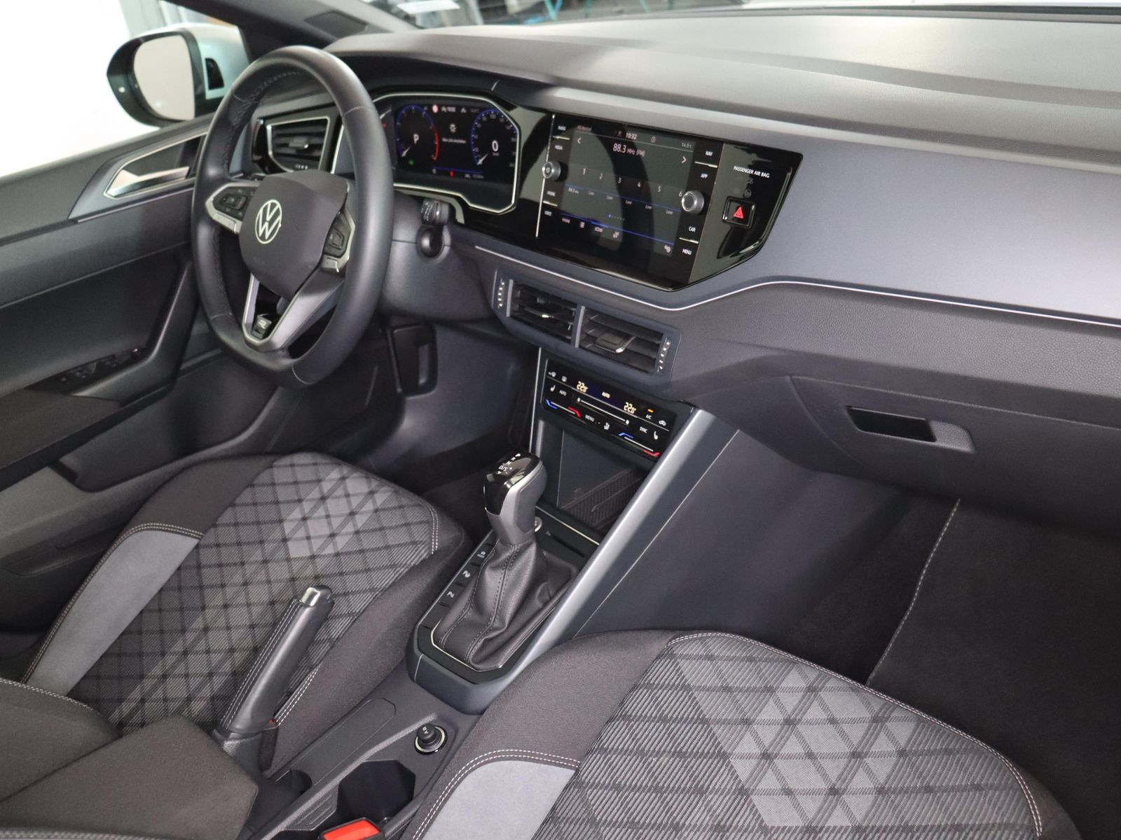 Volkswagen Taigo 2025 г. Серебристый, пробег 25255 км