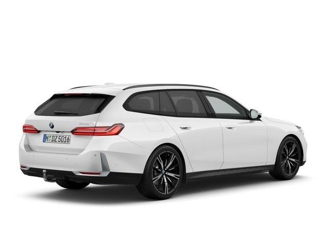 BMW 520 2025 г. Белый, пробег 25530 км