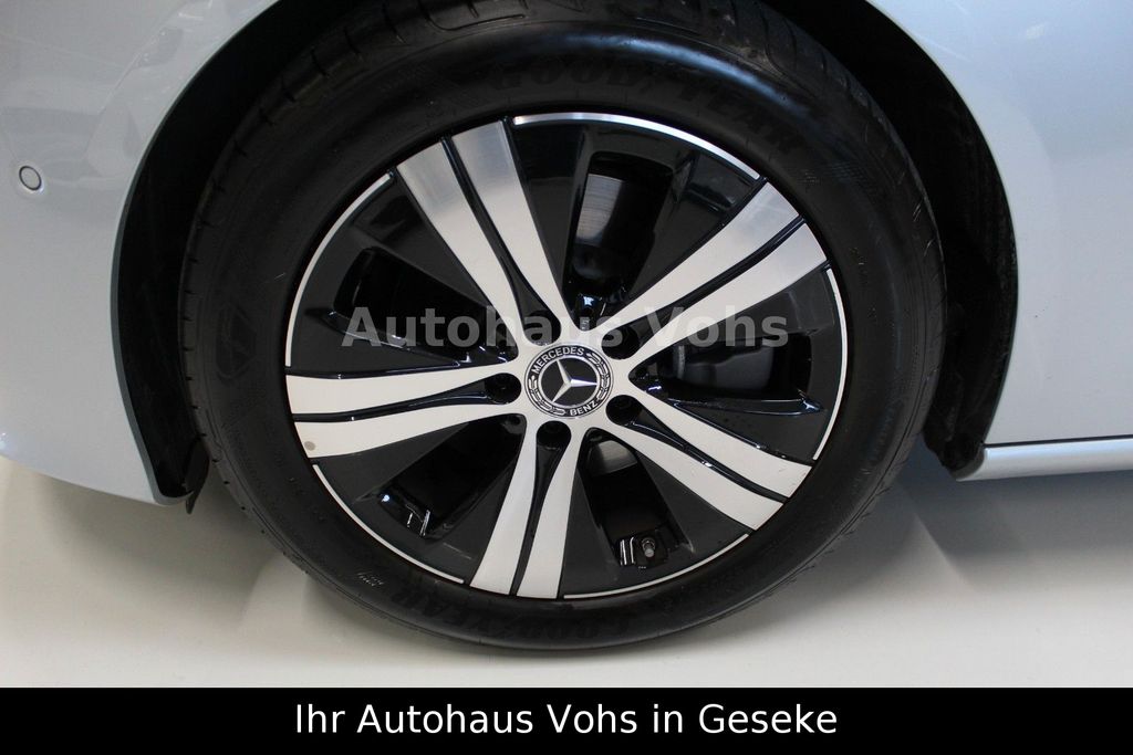 Mercedes-Benz C 200 2023 г. Серебристый, пробег 38999 км