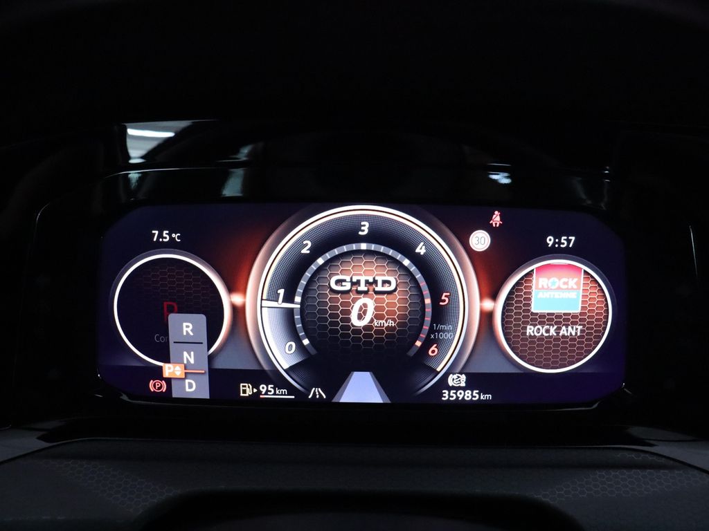 Volkswagen Golf 2023 г. Серый, пробег 35985 км