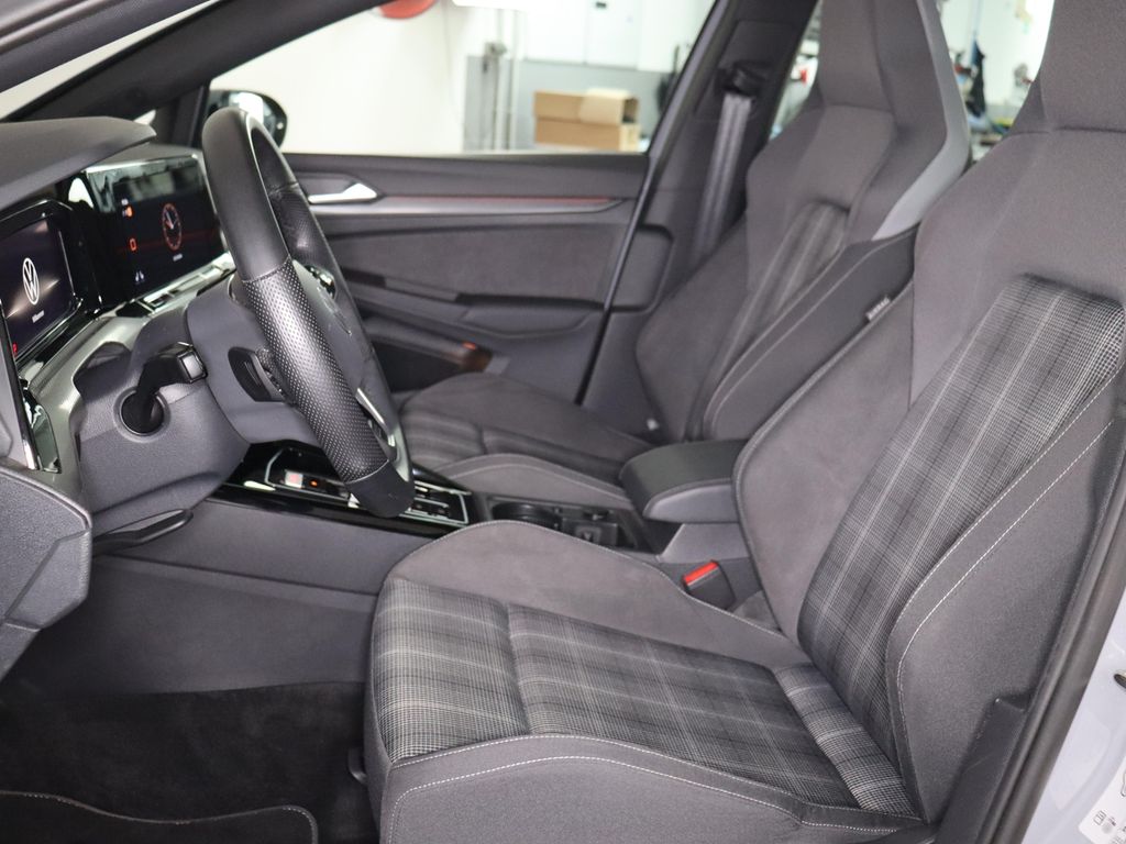 Volkswagen Golf 2023 г. Серый, пробег 35985 км