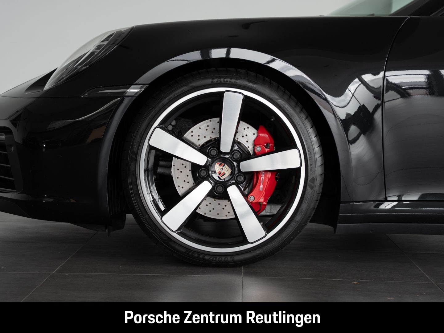 Porsche 992 2022 г. Чёрный, пробег 56600 км