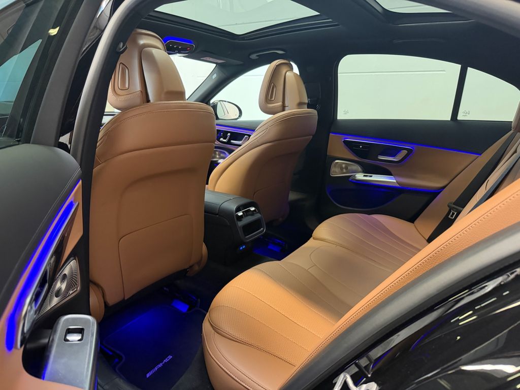 Mercedes-Benz E 220 2024 г. Чёрный, пробег 32000 км