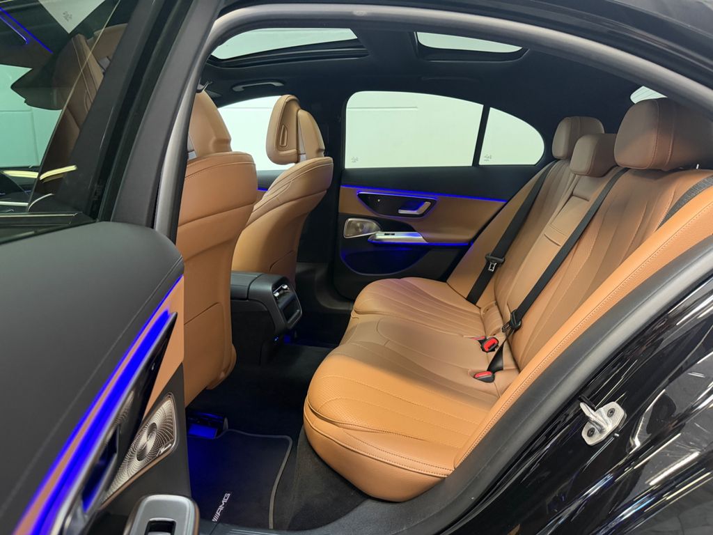 Mercedes-Benz E 220 2024 г. Чёрный, пробег 32000 км