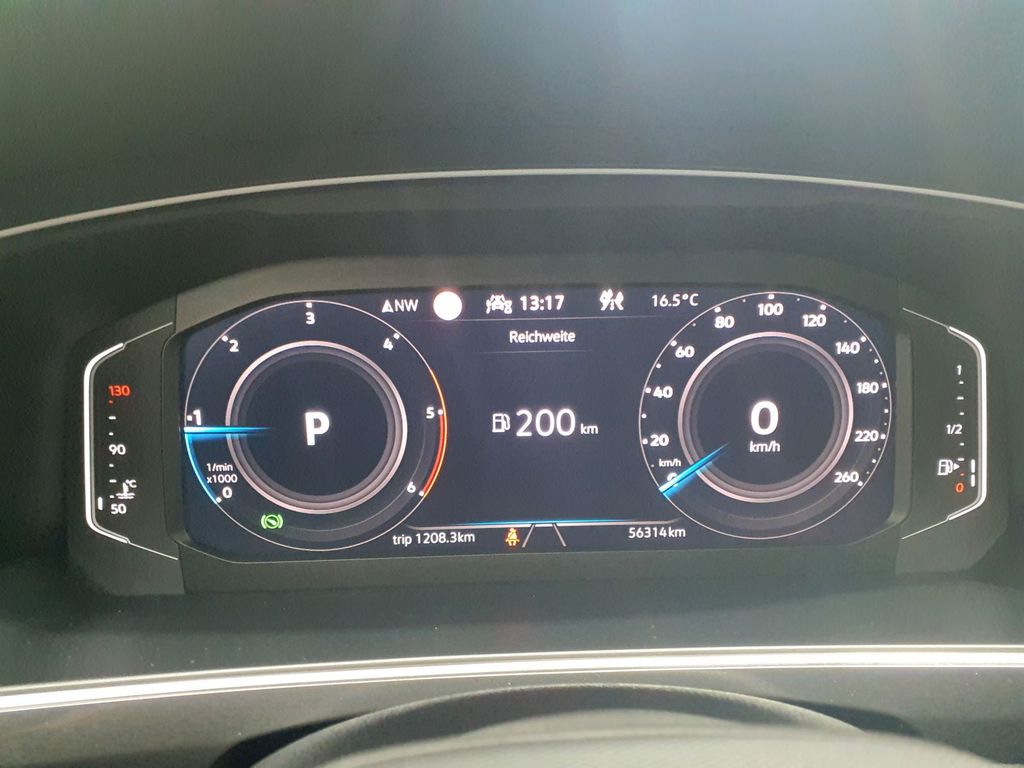 Volkswagen Tiguan 2023 г. Синий, пробег 56314 км