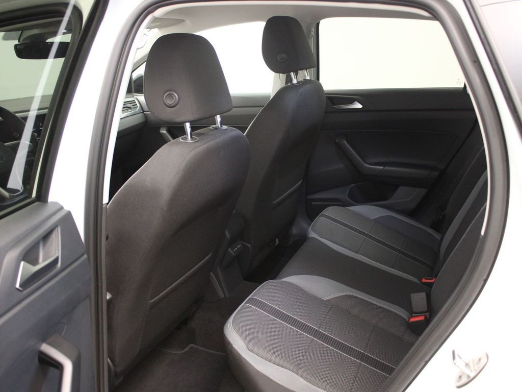 Volkswagen Polo 2022 г. Белый, пробег 28138 км