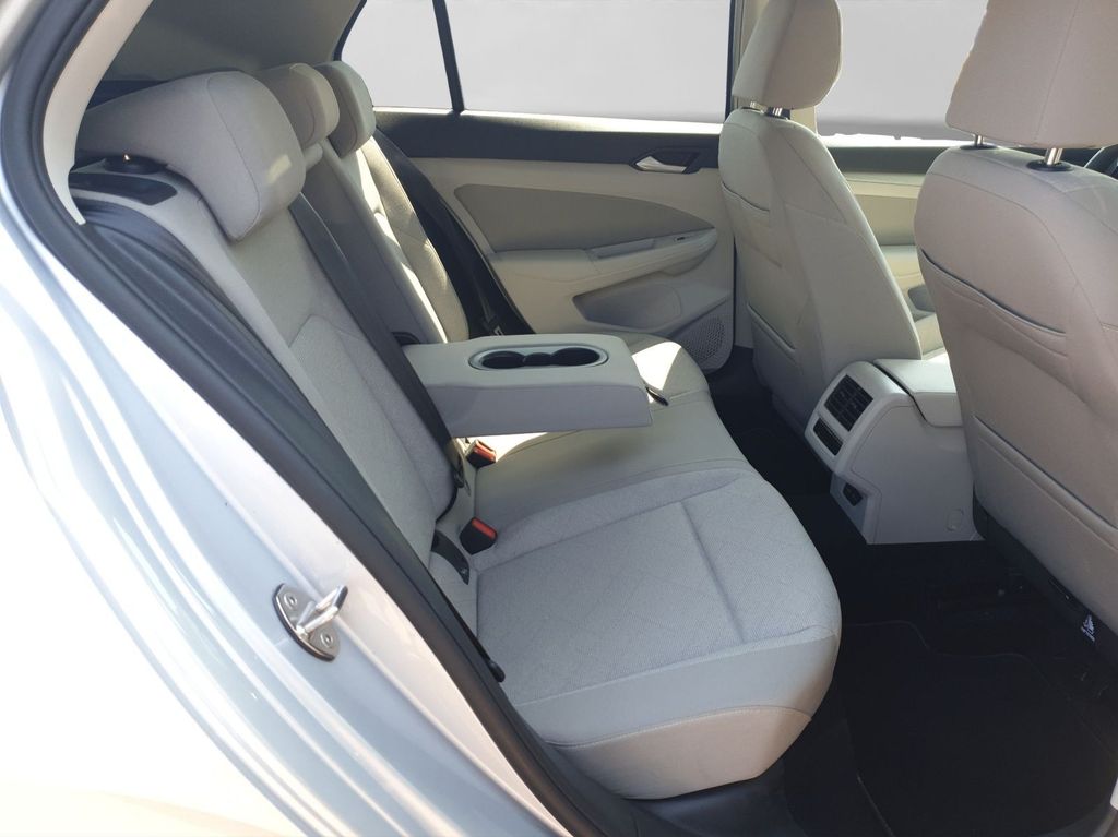 Volkswagen Golf 2022 г. Серебристый, пробег 48850 км