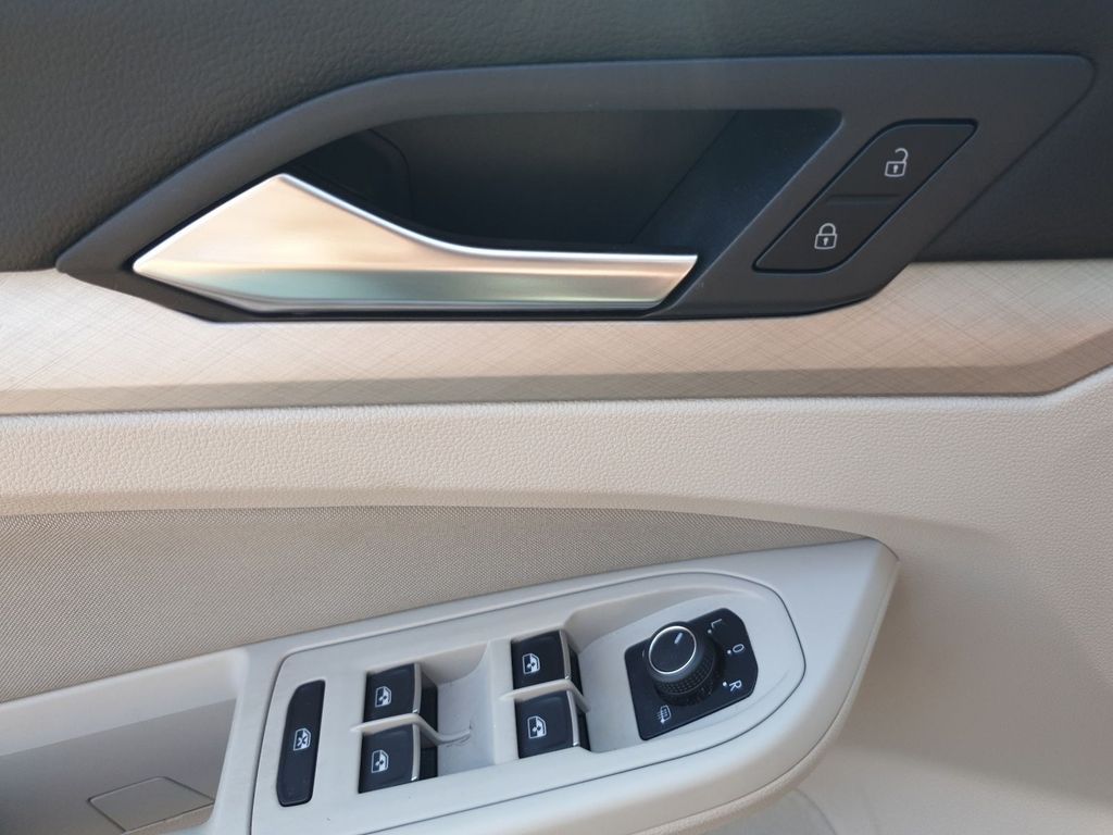 Volkswagen Golf 2022 г. Серебристый, пробег 48850 км