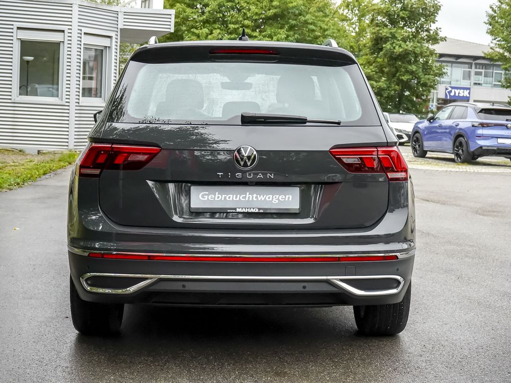Volkswagen Tiguan 2023 г. Серый, пробег 56874 км