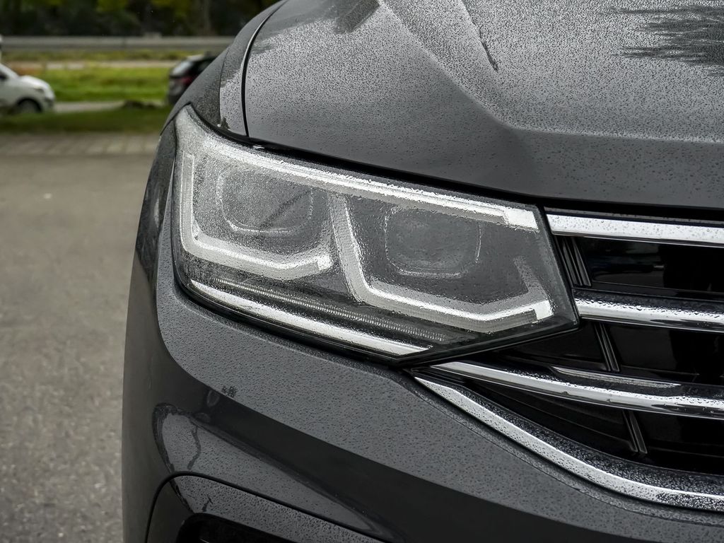 Volkswagen Tiguan 2023 г. Серый, пробег 56874 км