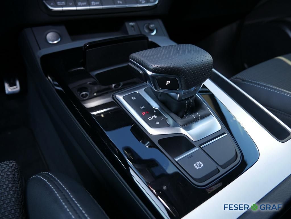 Audi Q5 2023 г. Чёрный, пробег 35150 км