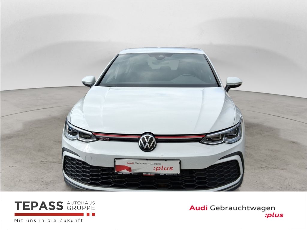 Volkswagen Golf 2023 г. Белый, пробег 22734 км