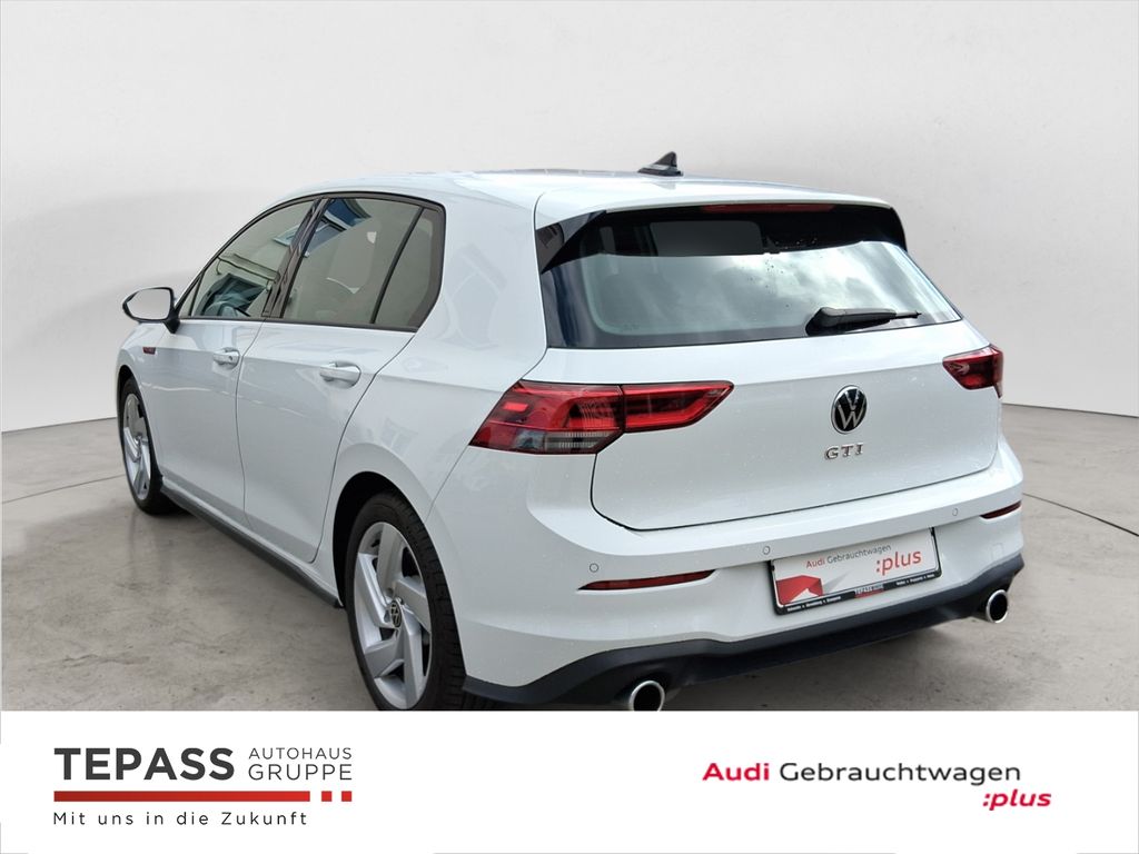 Volkswagen Golf 2023 г. Белый, пробег 22734 км