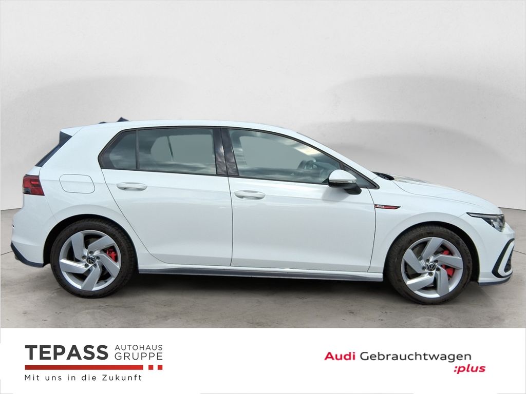 Volkswagen Golf 2023 г. Белый, пробег 22734 км
