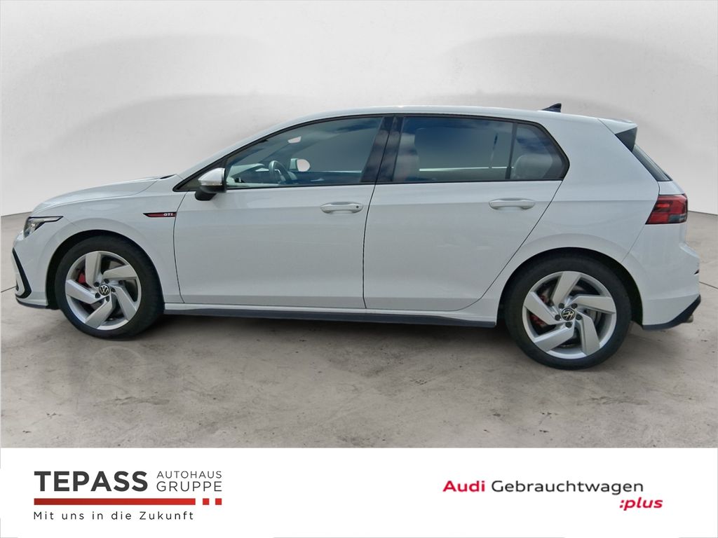Volkswagen Golf 2023 г. Белый, пробег 22734 км