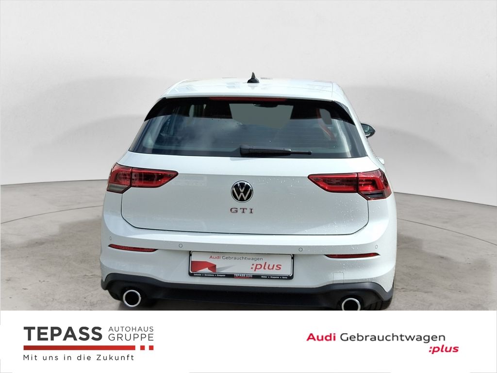 Volkswagen Golf 2023 г. Белый, пробег 22734 км