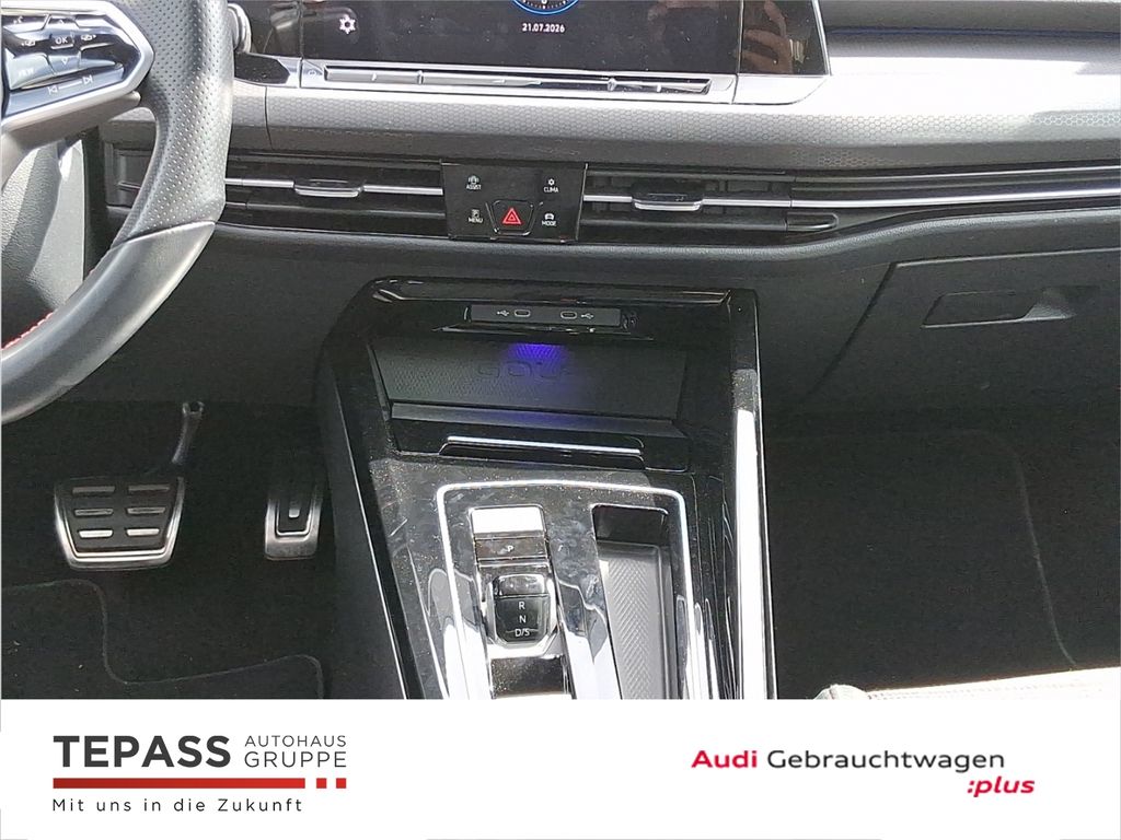 Volkswagen Golf 2023 г. Белый, пробег 22734 км