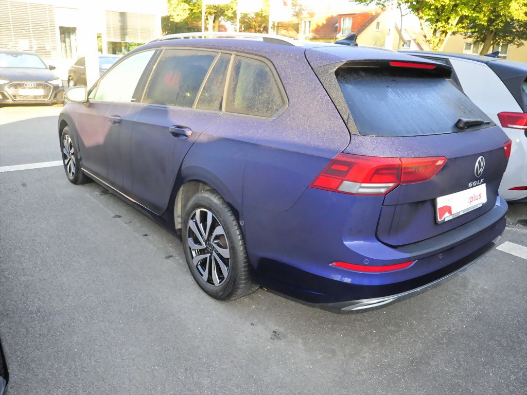 Volkswagen Golf 2023 г. Синий, пробег 48350 км