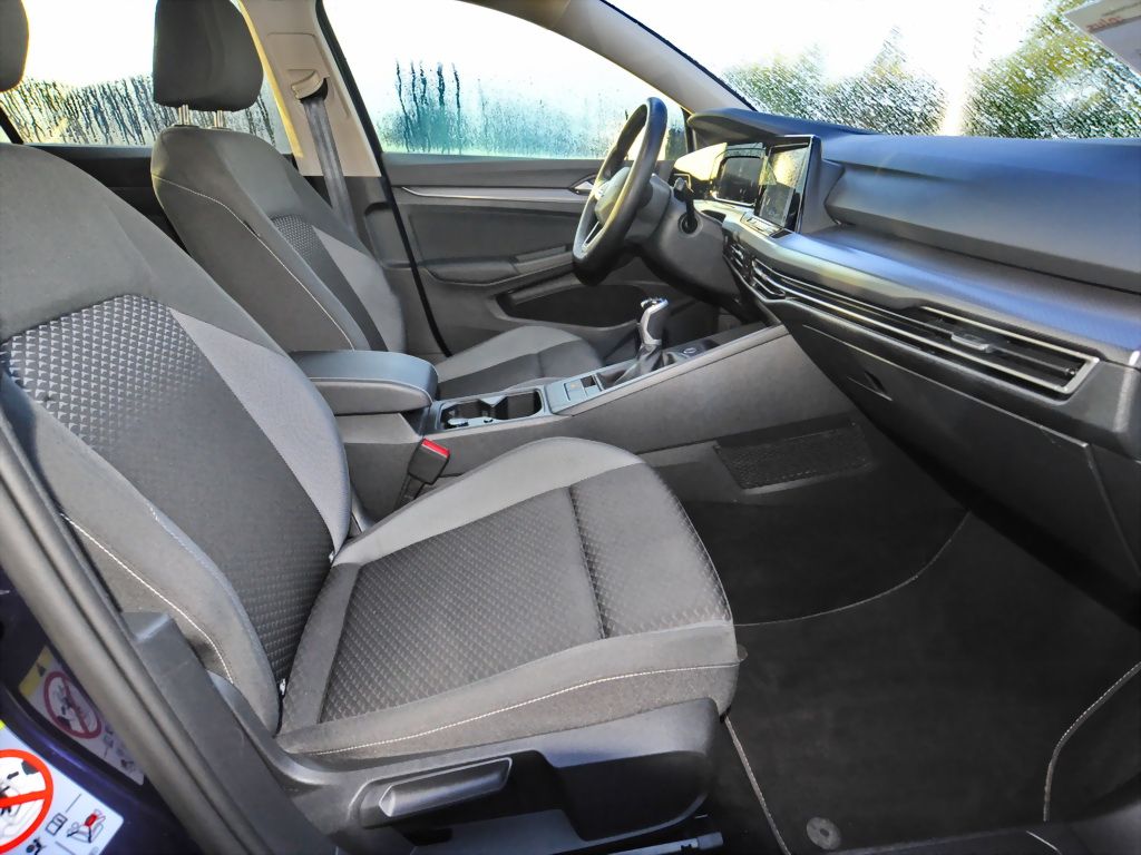 Volkswagen Golf 2023 г. Синий, пробег 48350 км