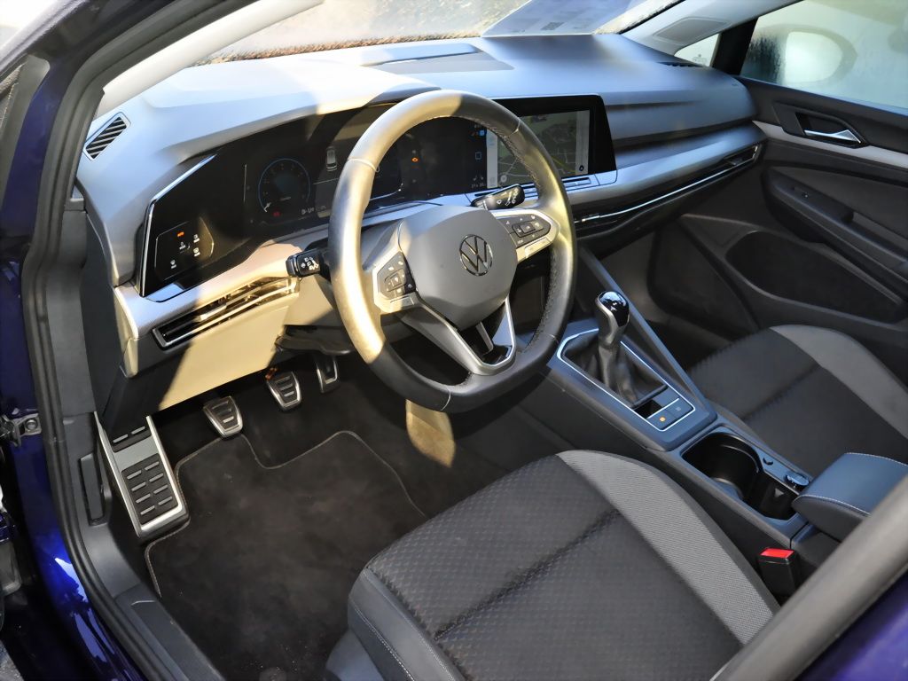 Volkswagen Golf 2023 г. Синий, пробег 48350 км