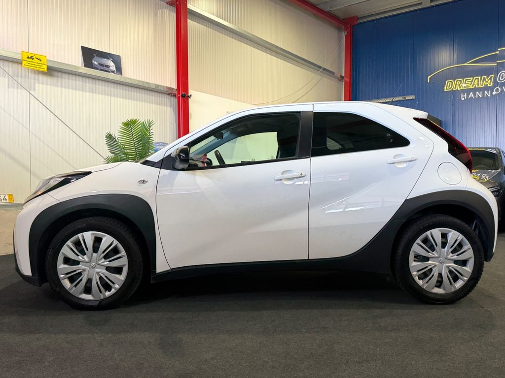 Toyota AYGO (X) 2022 г. Белый, пробег 57040 км
