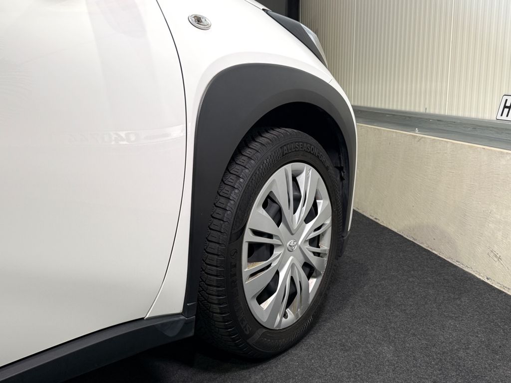 Toyota AYGO (X) 2022 г. Белый, пробег 57040 км