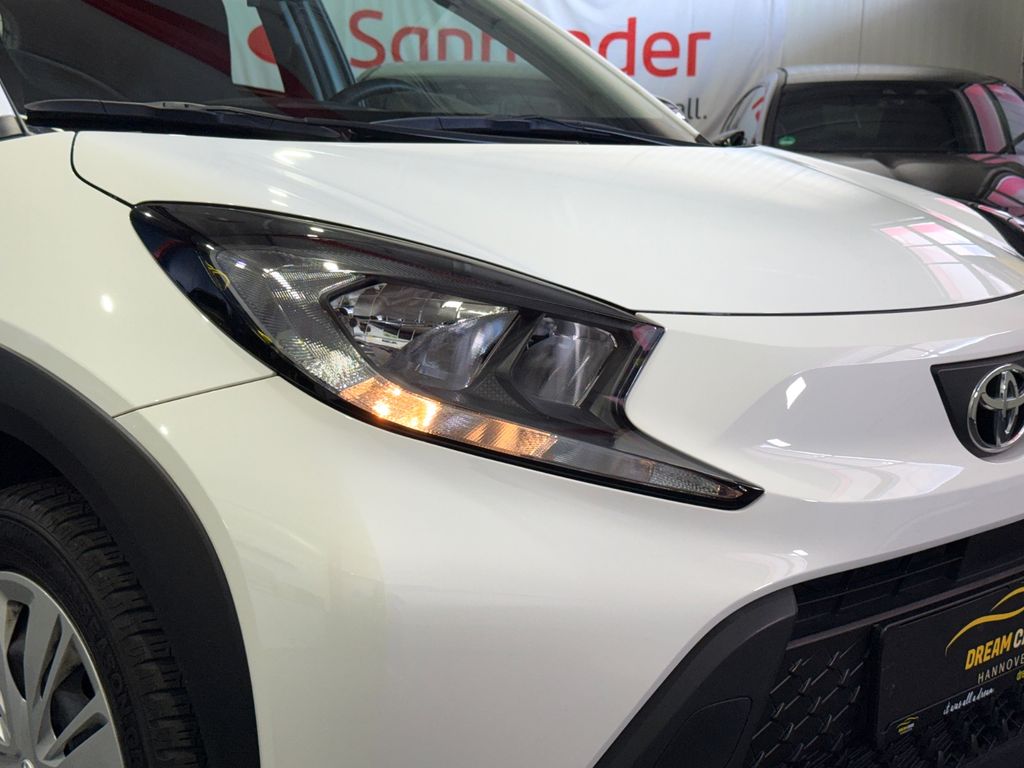 Toyota AYGO (X) 2022 г. Белый, пробег 57040 км