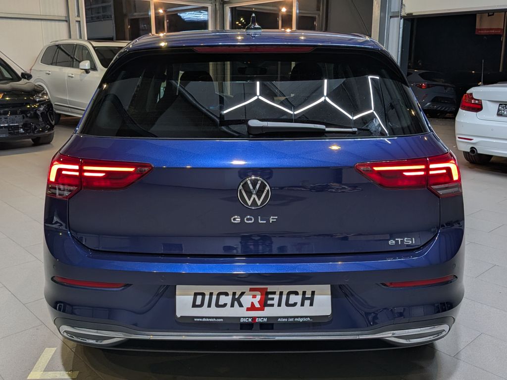 Volkswagen Golf 2024 г. Синий, пробег 9185 км