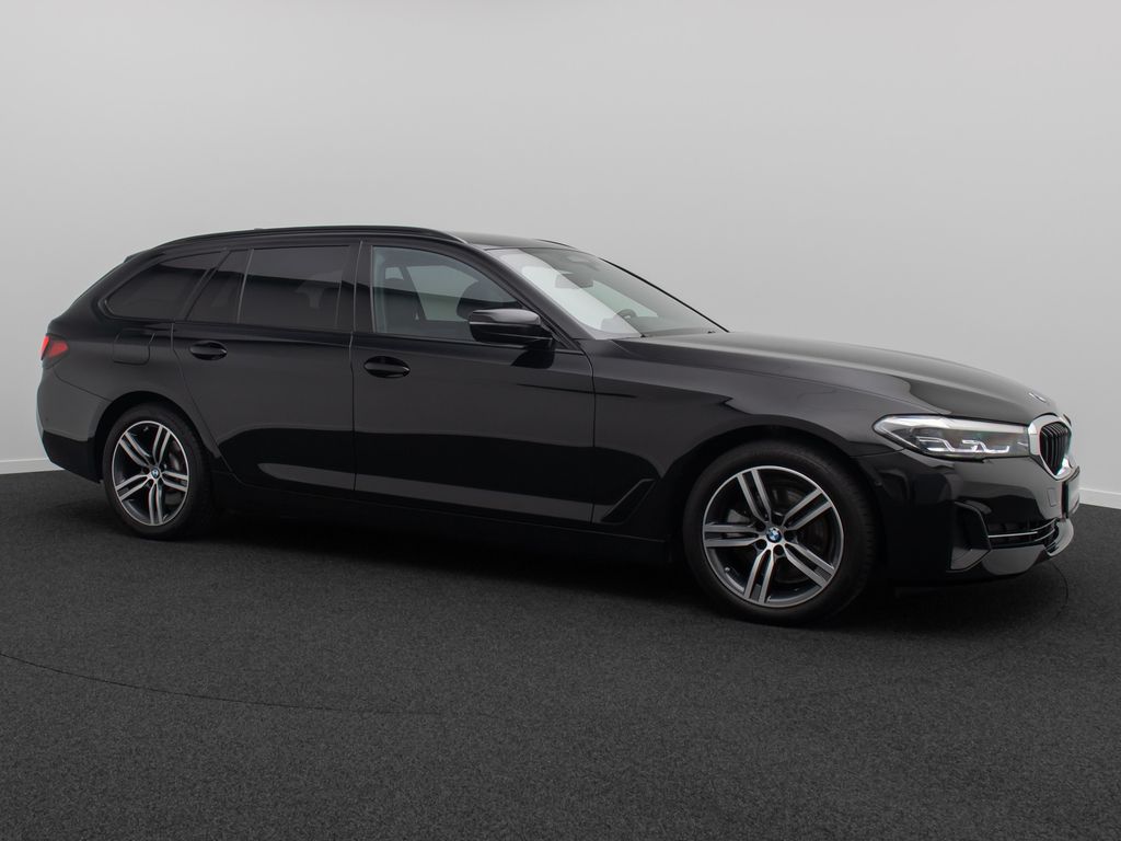 BMW 520 2023 г. Чёрный, пробег 59870 км