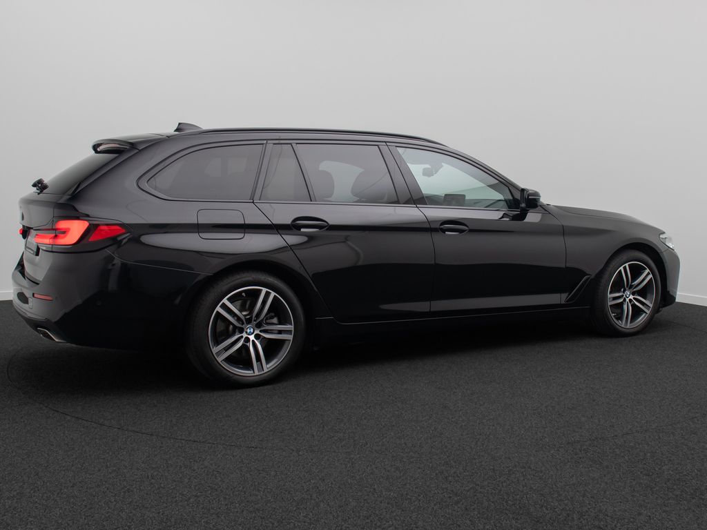 BMW 520 2023 г. Чёрный, пробег 59870 км