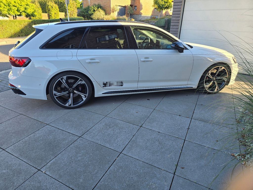 Audi RS4 2022 г. Зелёный, пробег 48000 км