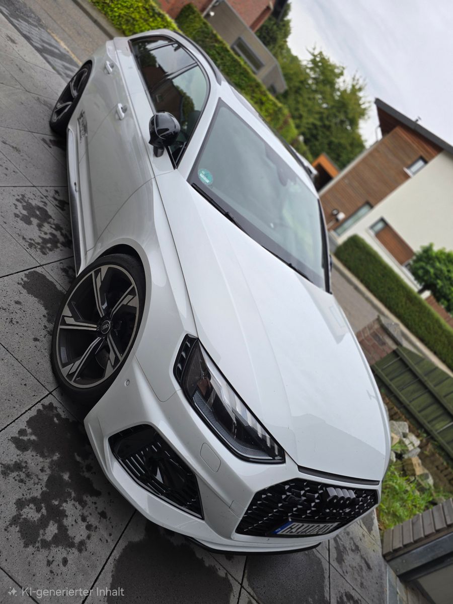 Audi RS4 2022 г. Зелёный, пробег 48000 км