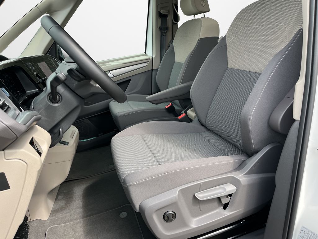 Volkswagen T7 MULTIVAN 2026 г. Белый, пробег 21490 км