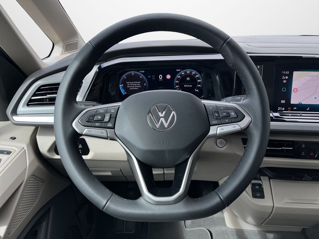 Volkswagen T7 MULTIVAN 2026 г. Белый, пробег 21490 км