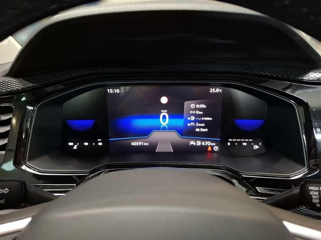 Volkswagen Polo 2024 г. Чёрный, пробег 40589 км