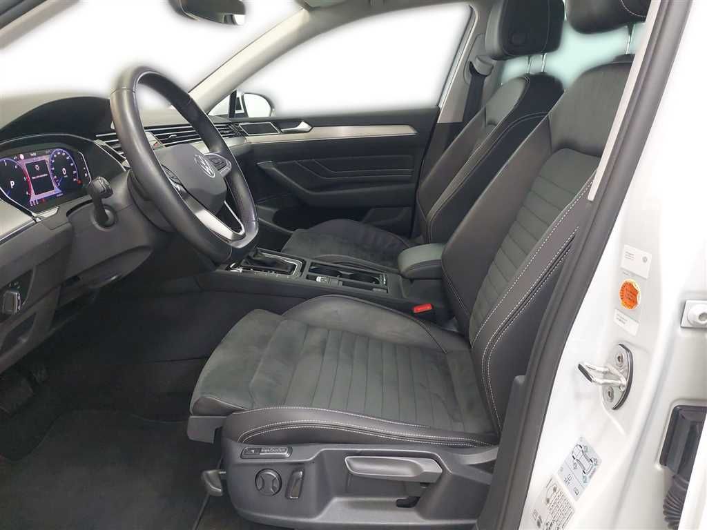 Volkswagen PASSAT VARIANT 2023 г. Белый, пробег 56466 км