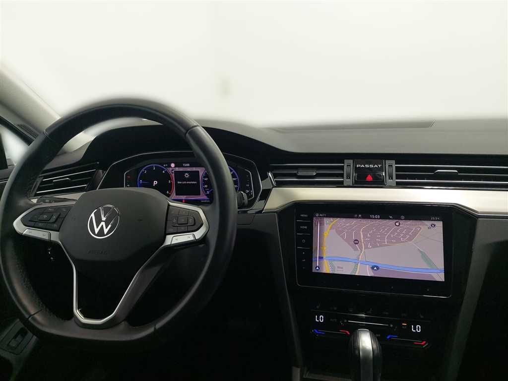 Volkswagen PASSAT VARIANT 2023 г. Белый, пробег 56466 км