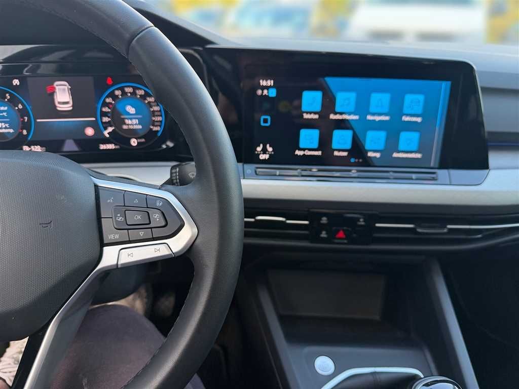 Volkswagen Golf 2024 г. Синий, пробег 26383 км