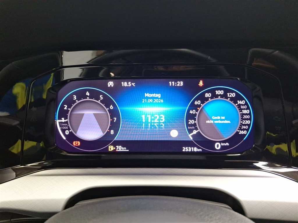 Volkswagen Golf 2024 г. Серебристый, пробег 25304 км