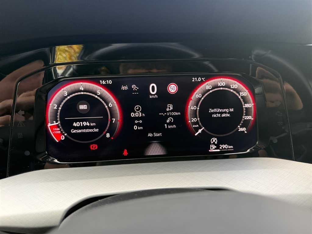 Volkswagen Golf 2025 г. Серебристый, пробег 40190 км