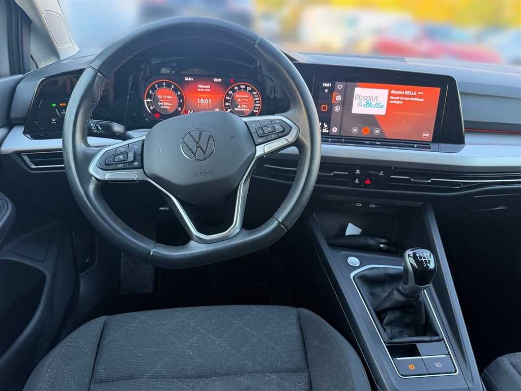 Volkswagen Golf 2024 г. Серебристый, пробег 29726 км