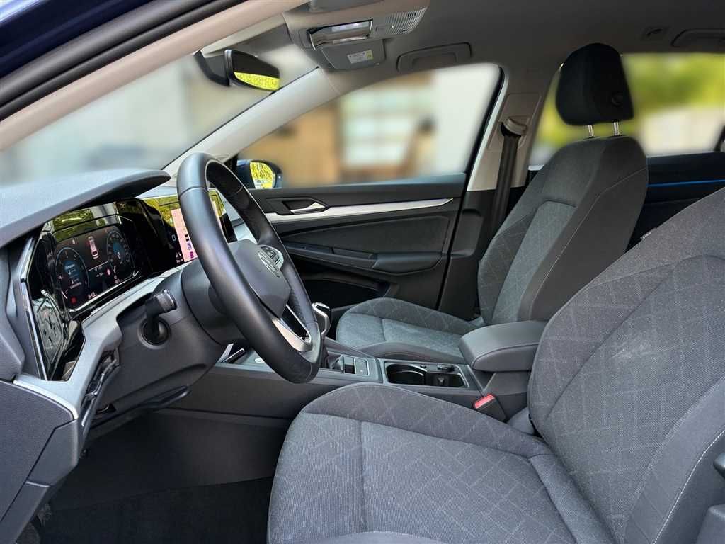 Volkswagen Golf 2024 г. Синий, пробег 48870 км