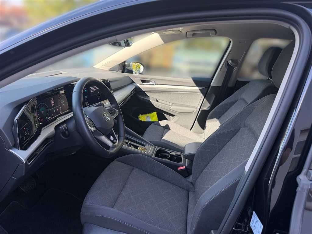 Volkswagen Golf 2024 г. Чёрный, пробег 26865 км