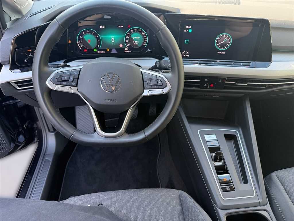 Volkswagen Golf 2024 г. Чёрный, пробег 26865 км
