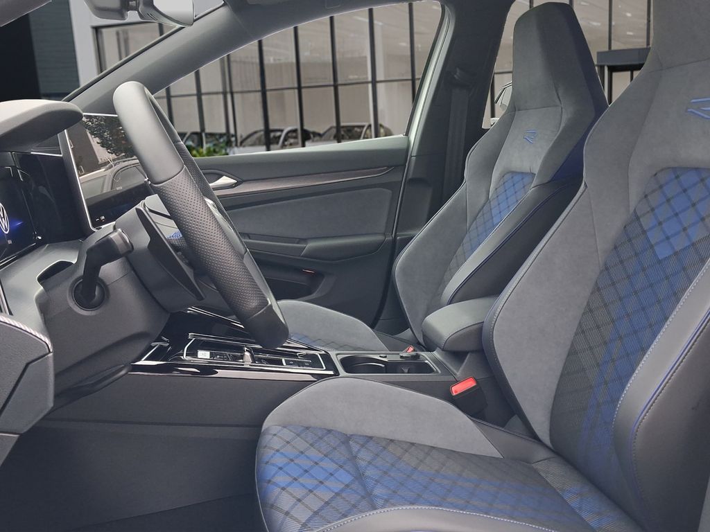 Volkswagen Golf 2026 г. Белый, пробег 25 км